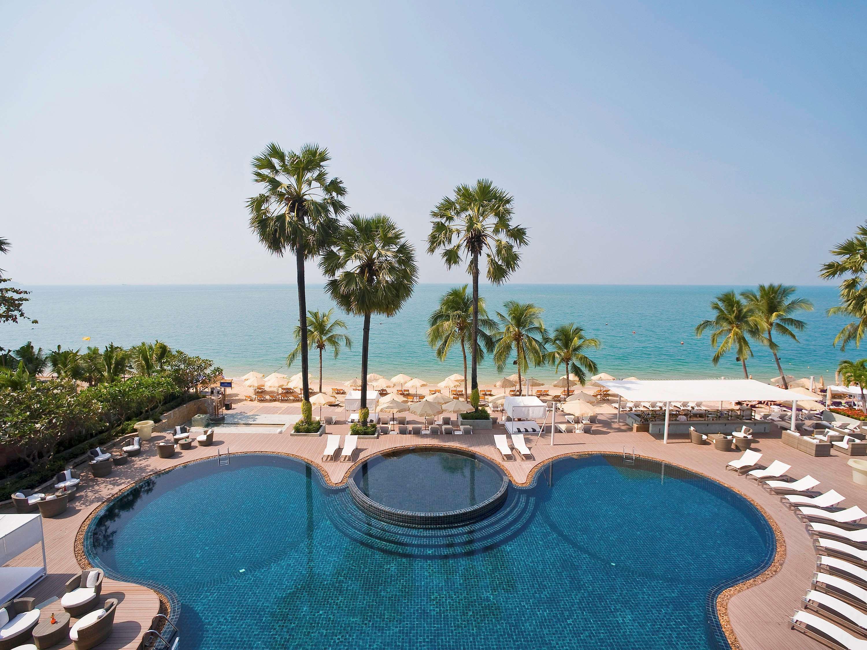 Pullman Pattaya Hotel G Zewnętrze zdjęcie The Royal Pool at The Royal