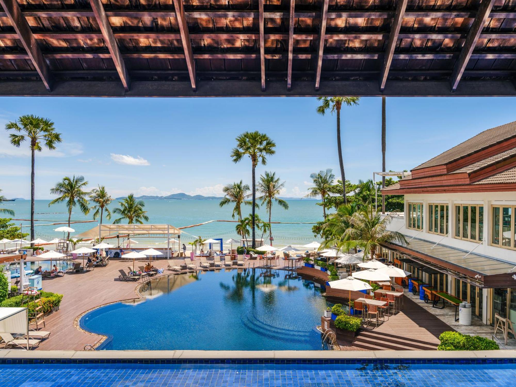 Pullman Pattaya Hotel G Zewnętrze zdjęcie The Royal Paradise Hotel & Spa