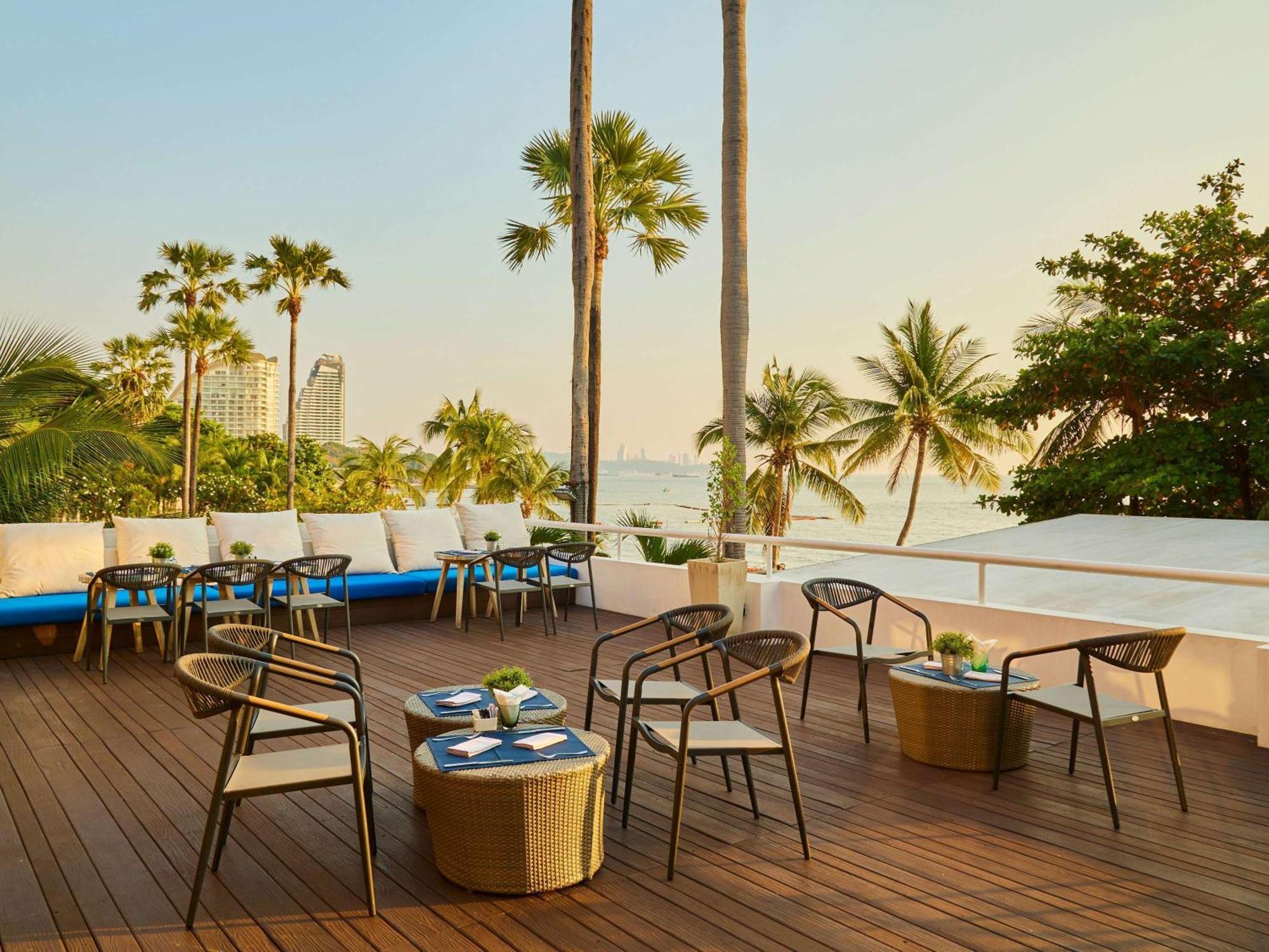 Pullman Pattaya Hotel G Zewnętrze zdjęcie The Deck